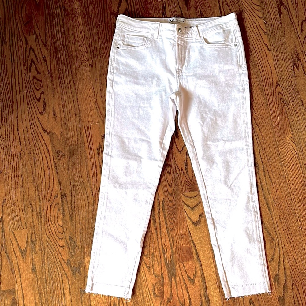 Zara White Ankle length jeans. NWT